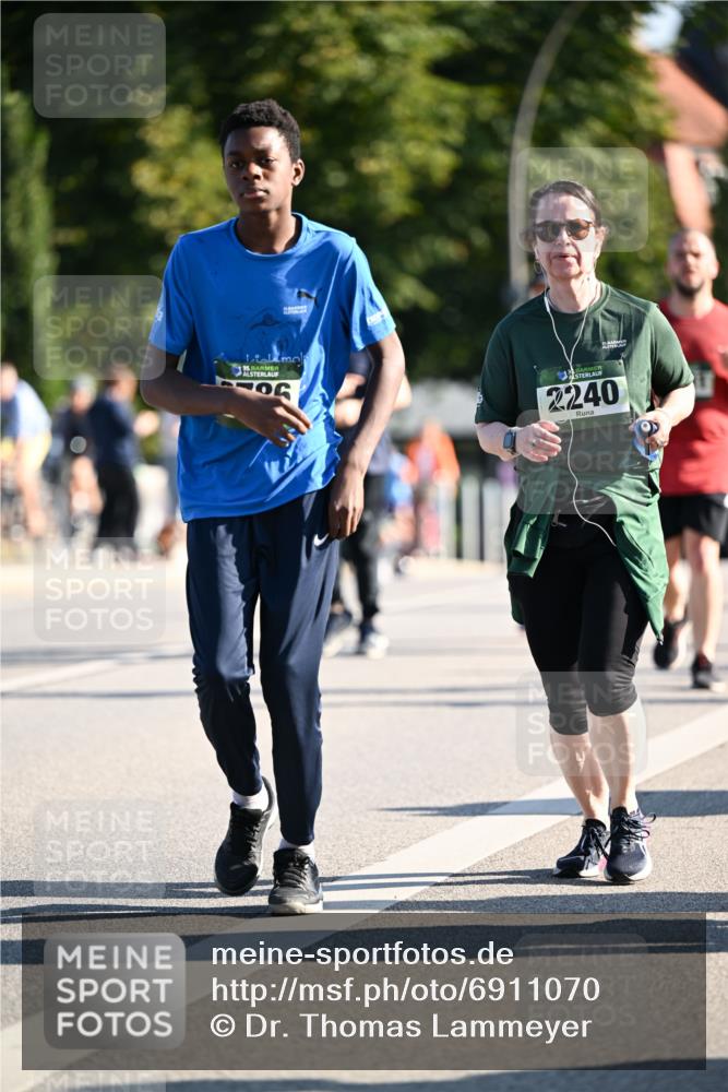 01.09.2024 - BARMER Alsterlauf Dr. Thomas Lammeyer http://msf.ph/oto/6911070 01.09.2024 09:45:17 Laufen 135, 13, 2240 meine-sportfotos.de
