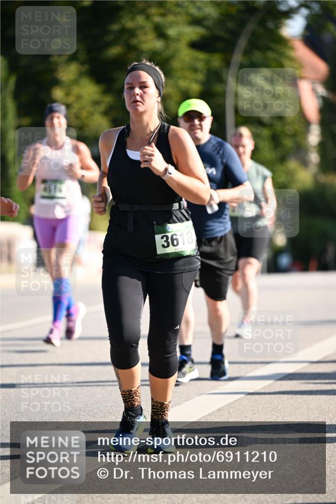 01.09.2024 - BARMER Alsterlauf Dr. Thomas Lammeyer http://msf.ph/oto/6911210 01.09.2024 09:45:23 Laufen 3618 meine-sportfotos.de