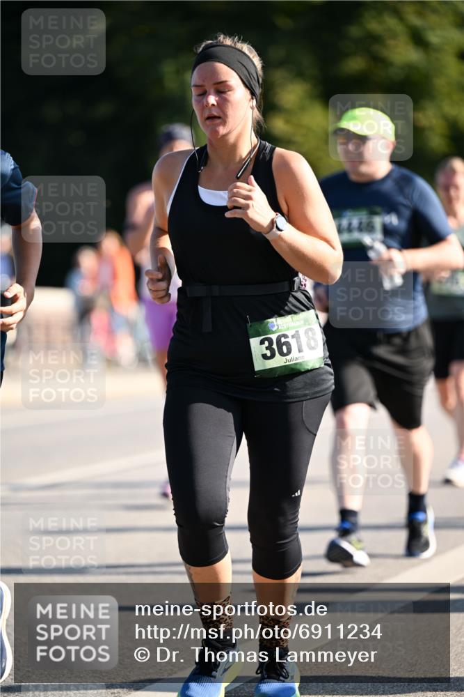 01.09.2024 - BARMER Alsterlauf Dr. Thomas Lammeyer http://msf.ph/oto/6911234 01.09.2024 09:45:23 Laufen 3618 meine-sportfotos.de