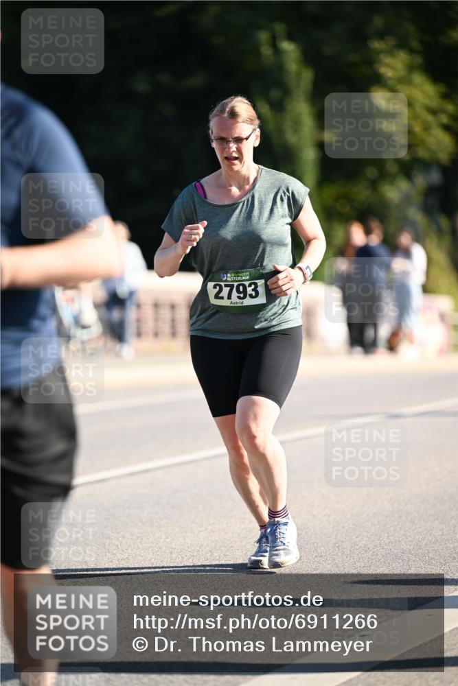 01.09.2024 - BARMER Alsterlauf Dr. Thomas Lammeyer http://msf.ph/oto/6911266 01.09.2024 09:45:26 Laufen 35, 2793 meine-sportfotos.de
