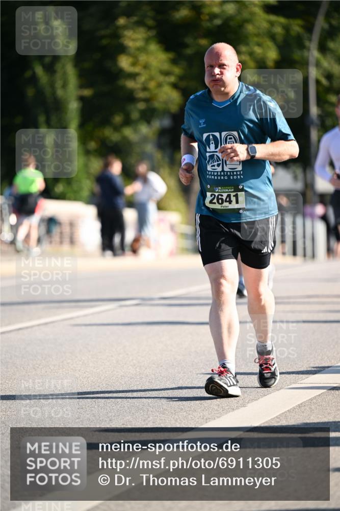01.09.2024 - BARMER Alsterlauf Dr. Thomas Lammeyer http://msf.ph/oto/6911305 01.09.2024 09:45:30 Laufen 2024, 135, 2641 meine-sportfotos.de