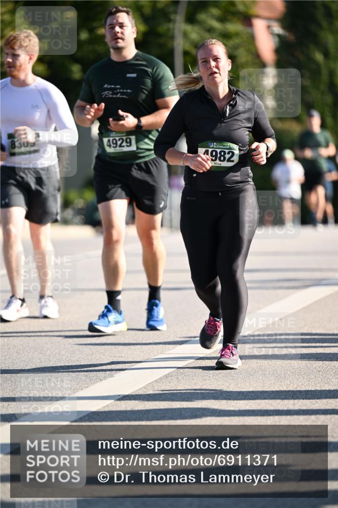 01.09.2024 - BARMER Alsterlauf Dr. Thomas Lammeyer http://msf.ph/oto/6911371 01.09.2024 09:45:33 Laufen 830, 4929, 35, 4982 meine-sportfotos.de