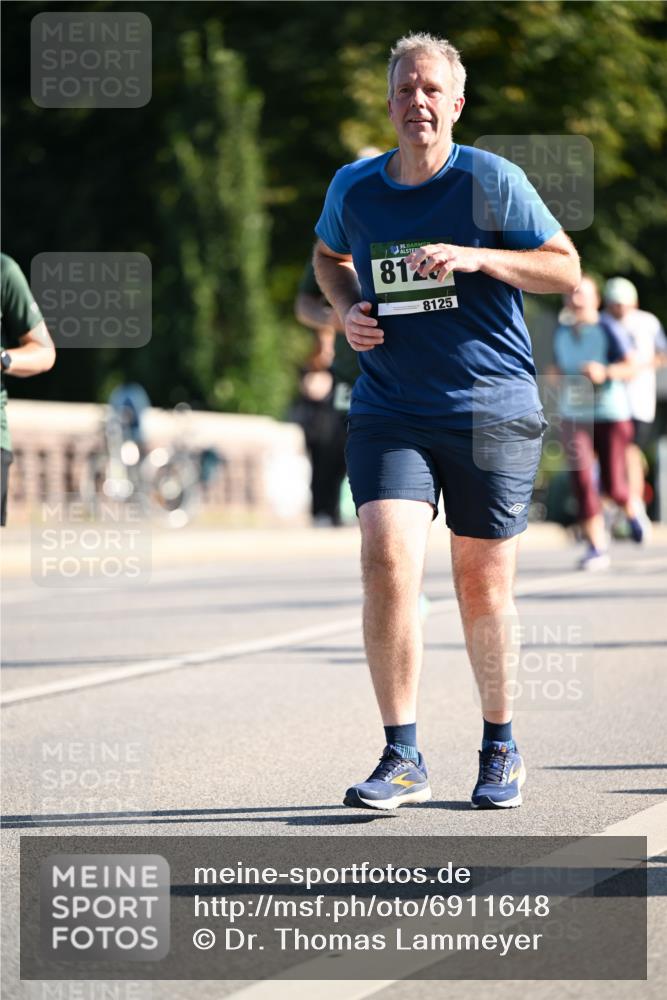 01.09.2024 - BARMER Alsterlauf Dr. Thomas Lammeyer http://msf.ph/oto/6911648 01.09.2024 09:45:43 Laufen 8124, 8125 meine-sportfotos.de