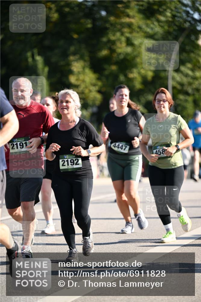 01.09.2024 - BARMER Alsterlauf Dr. Thomas Lammeyer http://msf.ph/oto/6911828 01.09.2024 09:45:49 Laufen 2191, 35, 2192, 4447, 458 meine-sportfotos.de