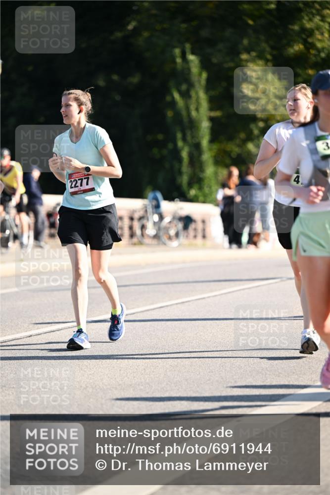 01.09.2024 - BARMER Alsterlauf Dr. Thomas Lammeyer http://msf.ph/oto/6911944 01.09.2024 09:45:53 Laufen 2277, 4, 3 meine-sportfotos.de