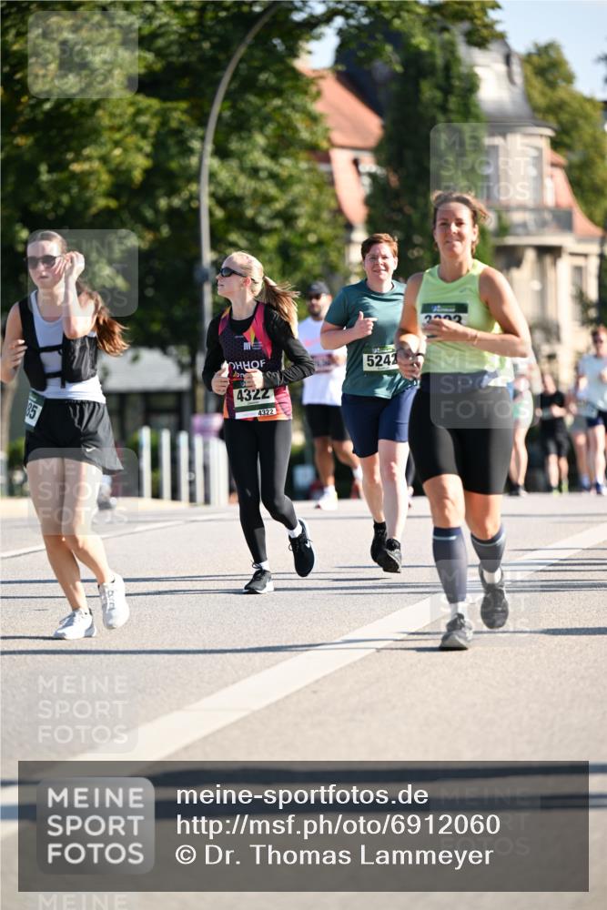 01.09.2024 - BARMER Alsterlauf Dr. Thomas Lammeyer http://msf.ph/oto/6912060 01.09.2024 09:45:57 Laufen 4322, 4322, 5242 meine-sportfotos.de