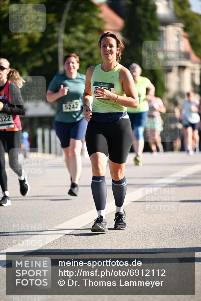 01.09.2024 - BARMER Alsterlauf Dr. Thomas Lammeyer http://msf.ph/oto/6912112 01.09.2024 09:45:59 Laufen 322, 5242, 5 meine-sportfotos.de