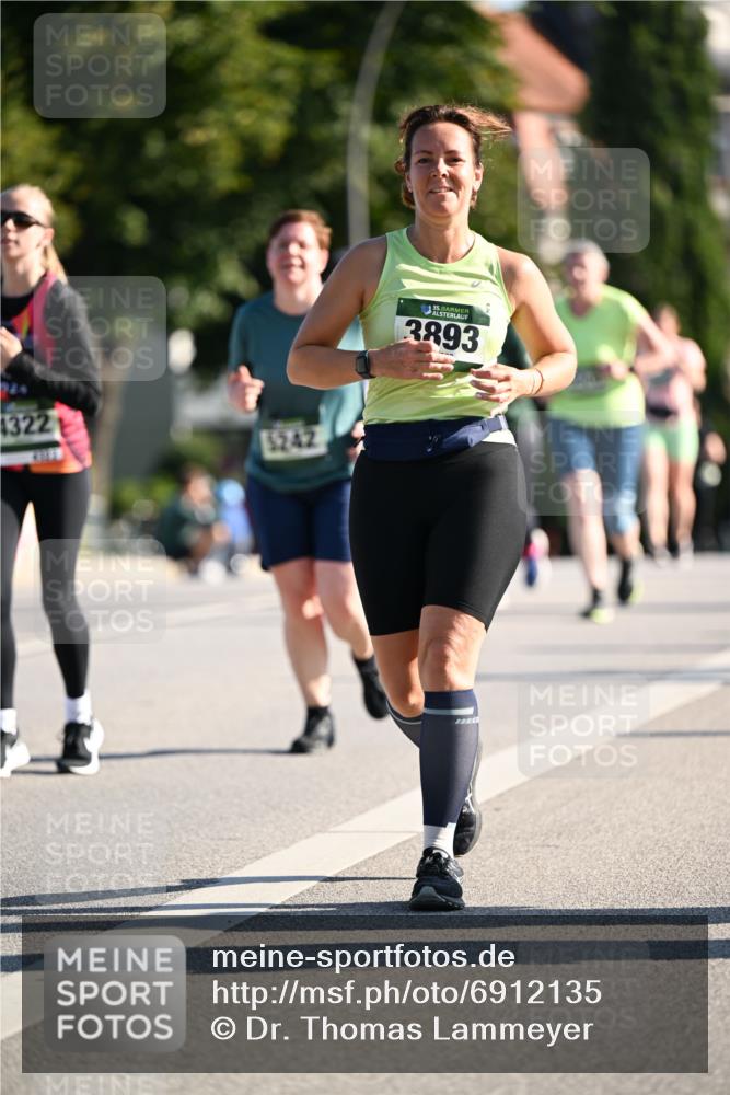 01.09.2024 - BARMER Alsterlauf Dr. Thomas Lammeyer http://msf.ph/oto/6912135 01.09.2024 09:45:59 Laufen 4322, 242, 135, 3893 meine-sportfotos.de