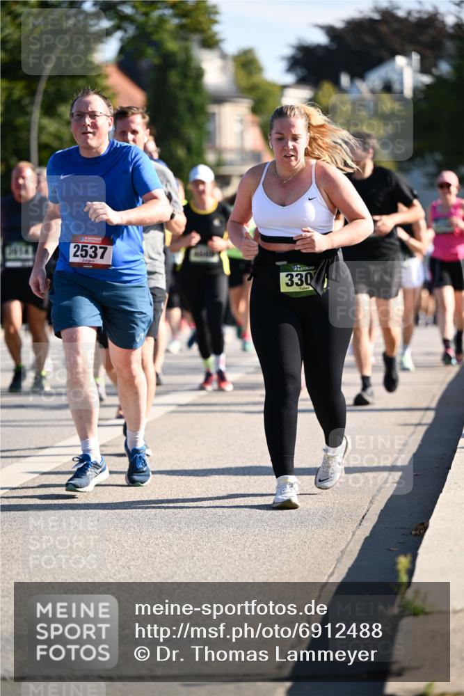 01.09.2024 - BARMER Alsterlauf Dr. Thomas Lammeyer http://msf.ph/oto/6912488 01.09.2024 09:46:16 Laufen 5614, 2537, 330 meine-sportfotos.de