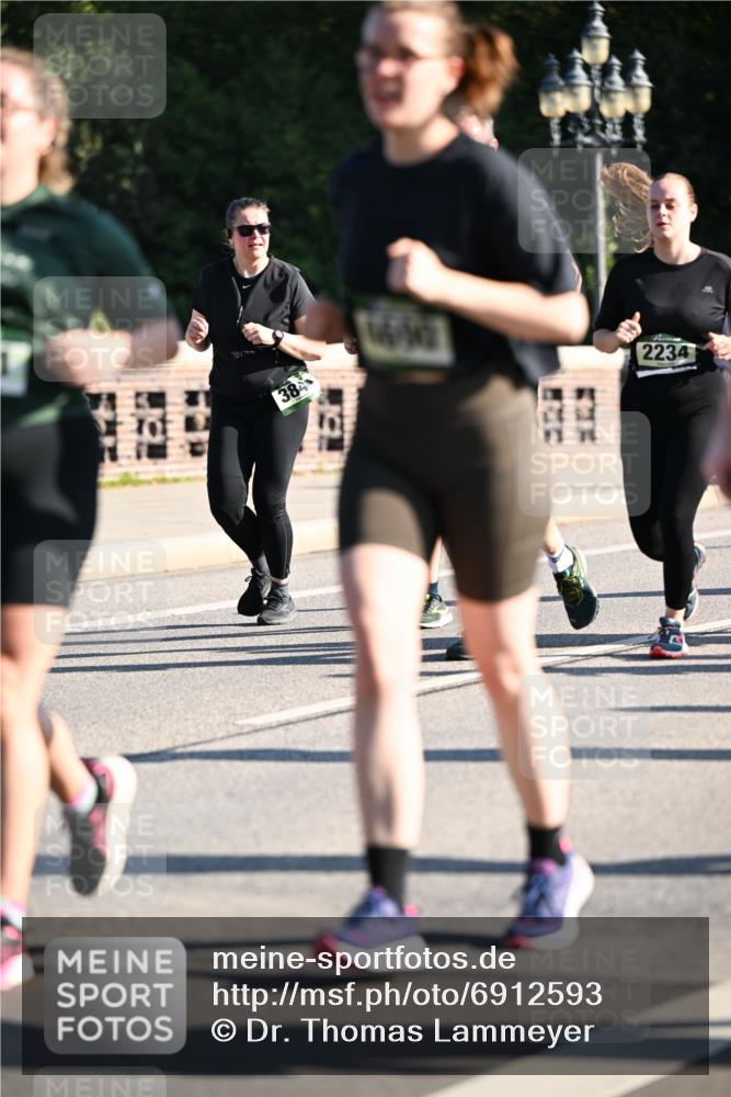 01.09.2024 - BARMER Alsterlauf Dr. Thomas Lammeyer http://msf.ph/oto/6912593 01.09.2024 09:46:18 Laufen 384, 2234 meine-sportfotos.de