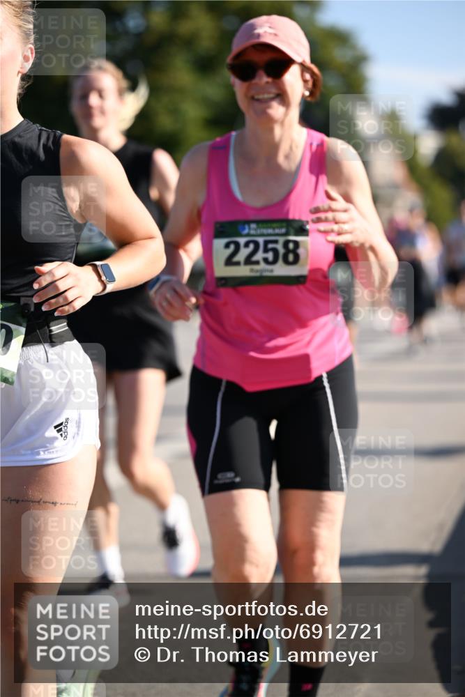 01.09.2024 - BARMER Alsterlauf Dr. Thomas Lammeyer http://msf.ph/oto/6912721 01.09.2024 09:46:24 Laufen 2258 meine-sportfotos.de