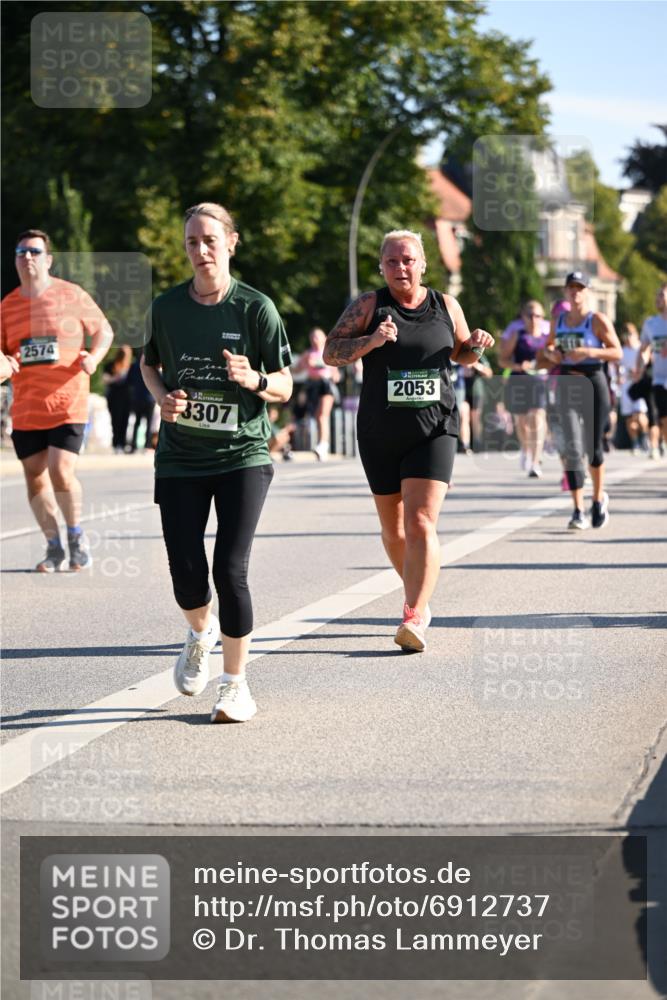 01.09.2024 - BARMER Alsterlauf Dr. Thomas Lammeyer http://msf.ph/oto/6912737 01.09.2024 09:46:25 Laufen 2574, 3307, 2053 meine-sportfotos.de