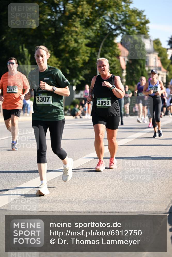 01.09.2024 - BARMER Alsterlauf Dr. Thomas Lammeyer http://msf.ph/oto/6912750 01.09.2024 09:46:25 Laufen 2574, 3307, 2053 meine-sportfotos.de