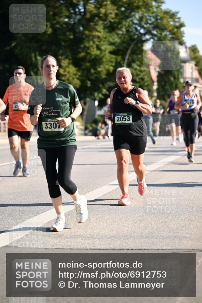 01.09.2024 - BARMER Alsterlauf Dr. Thomas Lammeyer http://msf.ph/oto/6912753 01.09.2024 09:46:26 Laufen 3307, 2053, 6417 meine-sportfotos.de