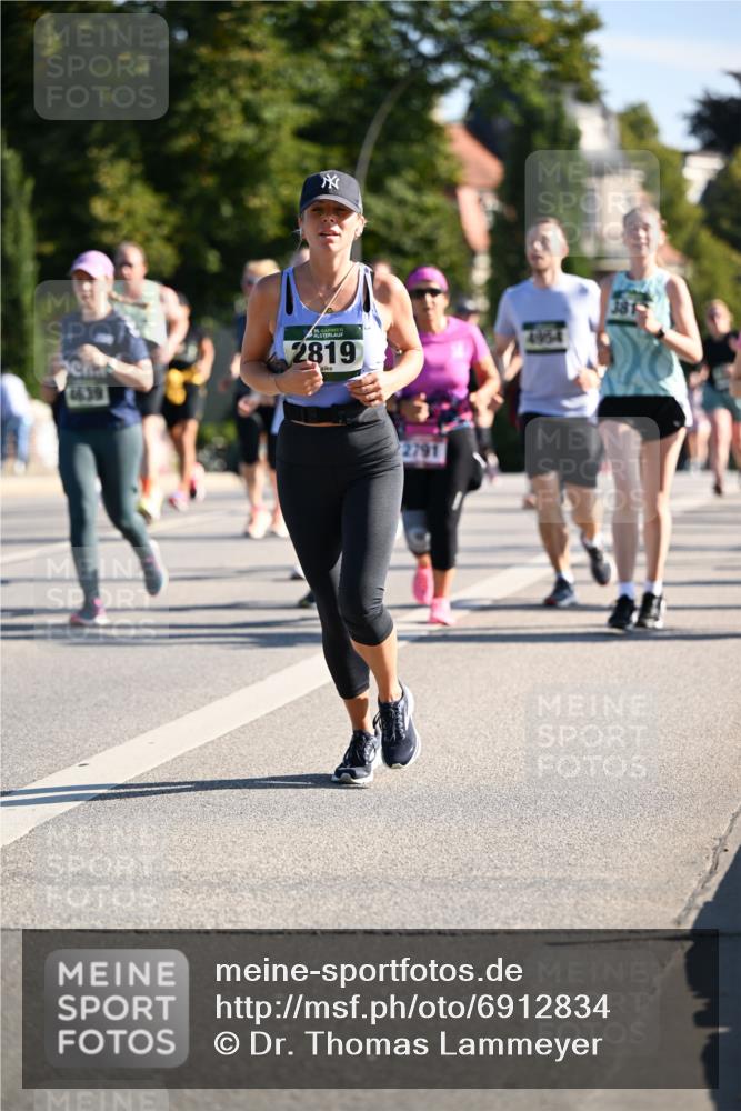 01.09.2024 - BARMER Alsterlauf Dr. Thomas Lammeyer http://msf.ph/oto/6912834 01.09.2024 09:46:29 Laufen 4639, 35, 2819, 4954, 381 meine-sportfotos.de
