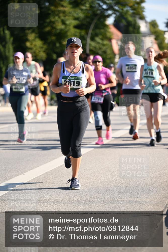 01.09.2024 - BARMER Alsterlauf Dr. Thomas Lammeyer http://msf.ph/oto/6912844 01.09.2024 09:46:29 Laufen 35, 2819, 2791, 3819 meine-sportfotos.de
