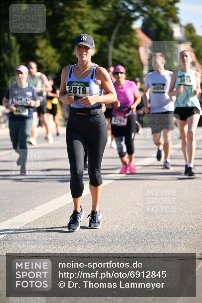 01.09.2024 - BARMER Alsterlauf Dr. Thomas Lammeyer http://msf.ph/oto/6912845 01.09.2024 09:46:29 Laufen 35, 2819, 2791, 3819 meine-sportfotos.de