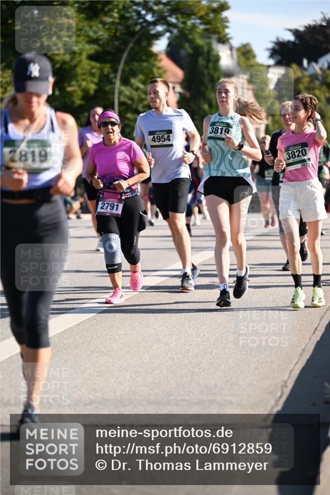 01.09.2024 - BARMER Alsterlauf Dr. Thomas Lammeyer http://msf.ph/oto/6912859 01.09.2024 09:46:30 Laufen 2819, 2791, 4954, 3819, 3820, 3820 meine-sportfotos.de