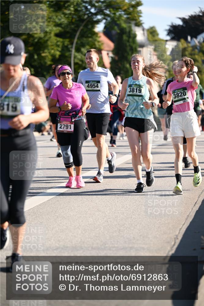 01.09.2024 - BARMER Alsterlauf Dr. Thomas Lammeyer http://msf.ph/oto/6912863 01.09.2024 09:46:30 Laufen 819, 2791, 4954, 3819, 3820, 3820 meine-sportfotos.de