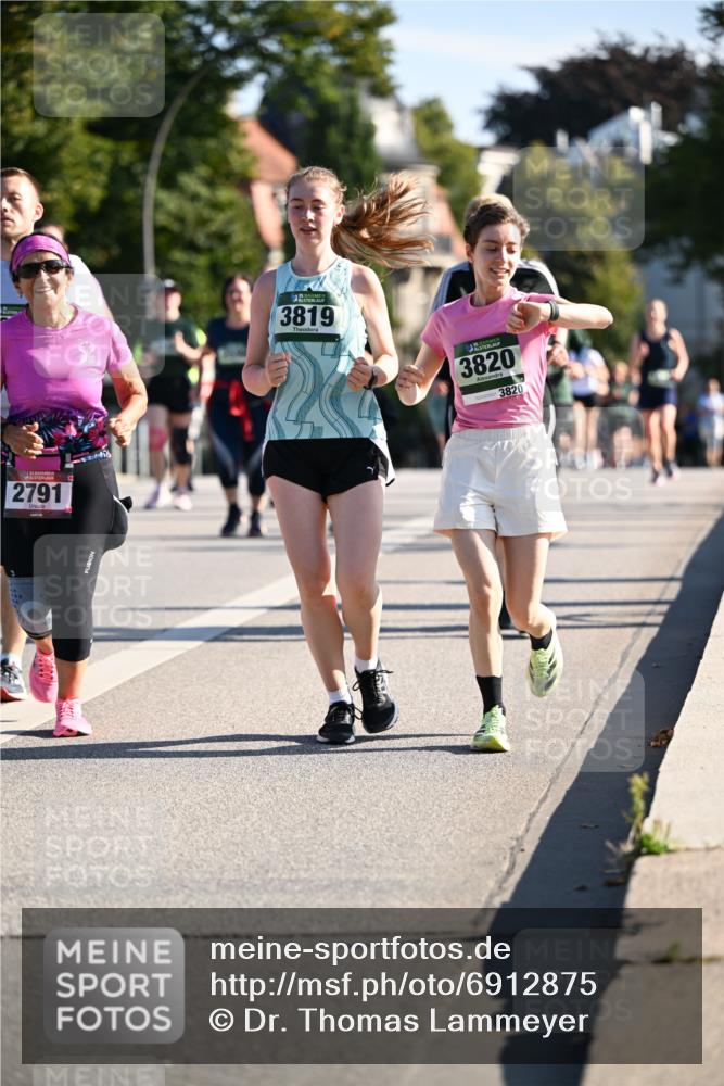 01.09.2024 - BARMER Alsterlauf Dr. Thomas Lammeyer http://msf.ph/oto/6912875 01.09.2024 09:46:31 Laufen 2791, 3819, 3820, 3820 meine-sportfotos.de