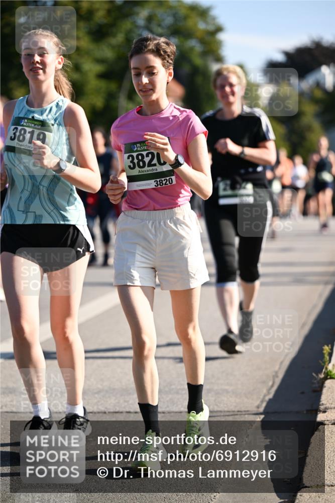 01.09.2024 - BARMER Alsterlauf Dr. Thomas Lammeyer http://msf.ph/oto/6912916 01.09.2024 09:46:33 Laufen 3819, 35, 3820, 3820 meine-sportfotos.de
