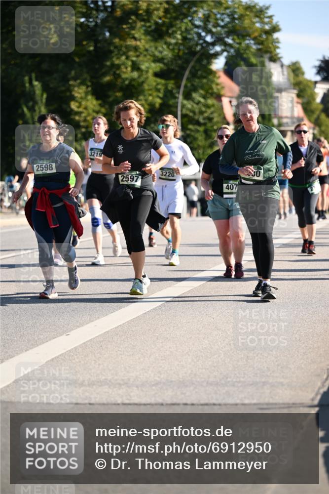 01.09.2024 - BARMER Alsterlauf Dr. Thomas Lammeyer http://msf.ph/oto/6912950 01.09.2024 09:46:35 Laufen 3219, 2598, 2597, 3220, 407 meine-sportfotos.de