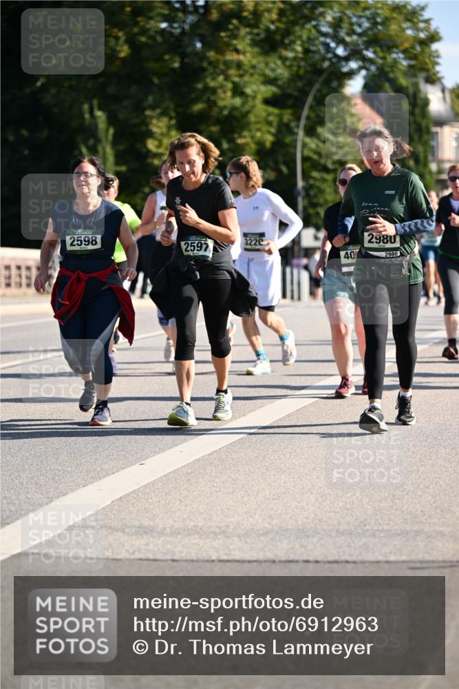 01.09.2024 - BARMER Alsterlauf Dr. Thomas Lammeyer http://msf.ph/oto/6912963 01.09.2024 09:46:36 Laufen 2598, 2597, 3220, 40, 2980, 2980 meine-sportfotos.de