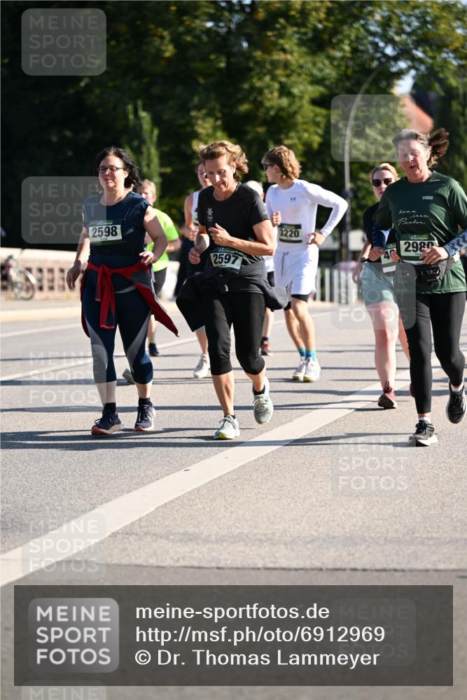 01.09.2024 - BARMER Alsterlauf Dr. Thomas Lammeyer http://msf.ph/oto/6912969 01.09.2024 09:46:36 Laufen 2598, 2597, 3220, 2980 meine-sportfotos.de