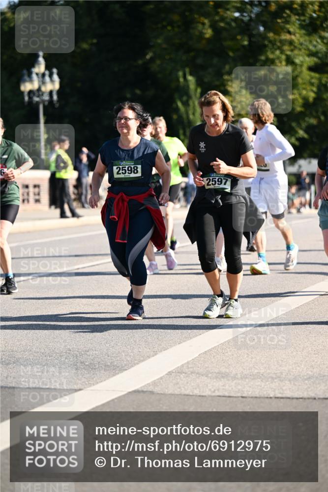 01.09.2024 - BARMER Alsterlauf Dr. Thomas Lammeyer http://msf.ph/oto/6912975 01.09.2024 09:46:36 Laufen 2598, 2597 meine-sportfotos.de