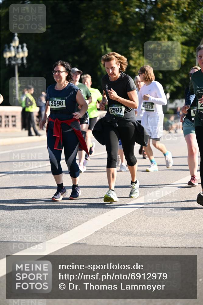 01.09.2024 - BARMER Alsterlauf Dr. Thomas Lammeyer http://msf.ph/oto/6912979 01.09.2024 09:46:36 Laufen 2598, 2597, 3220 meine-sportfotos.de