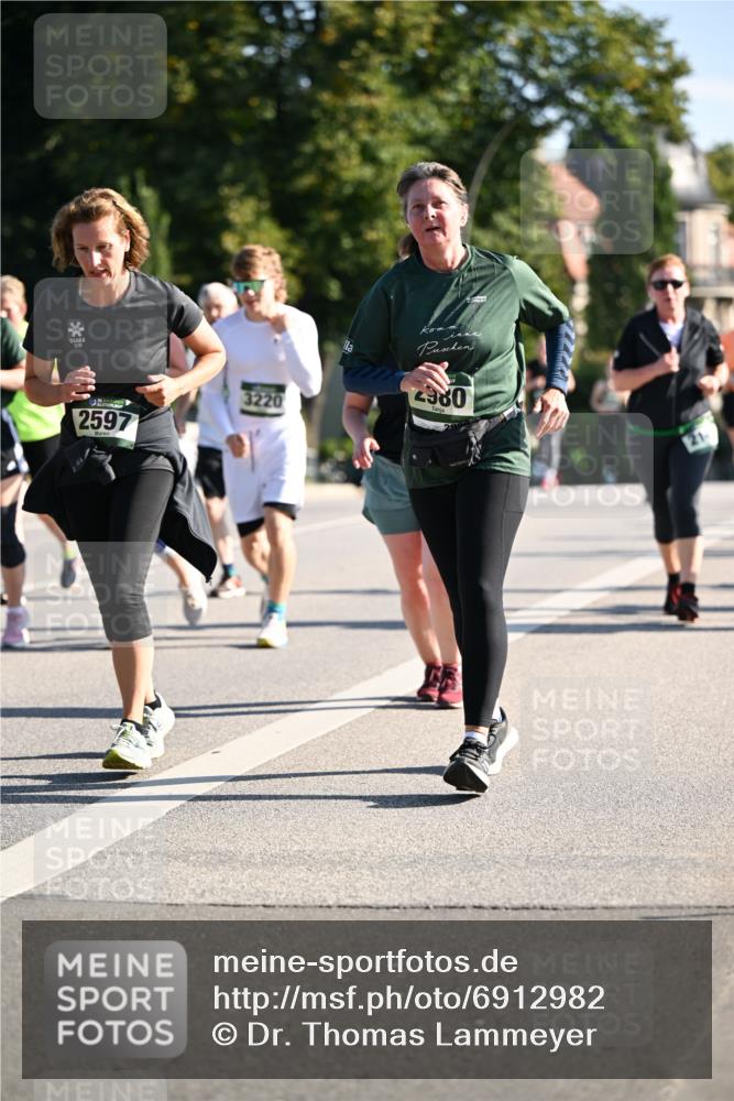 01.09.2024 - BARMER Alsterlauf Dr. Thomas Lammeyer http://msf.ph/oto/6912982 01.09.2024 09:46:37 Laufen 3220, 2597, 2980 meine-sportfotos.de