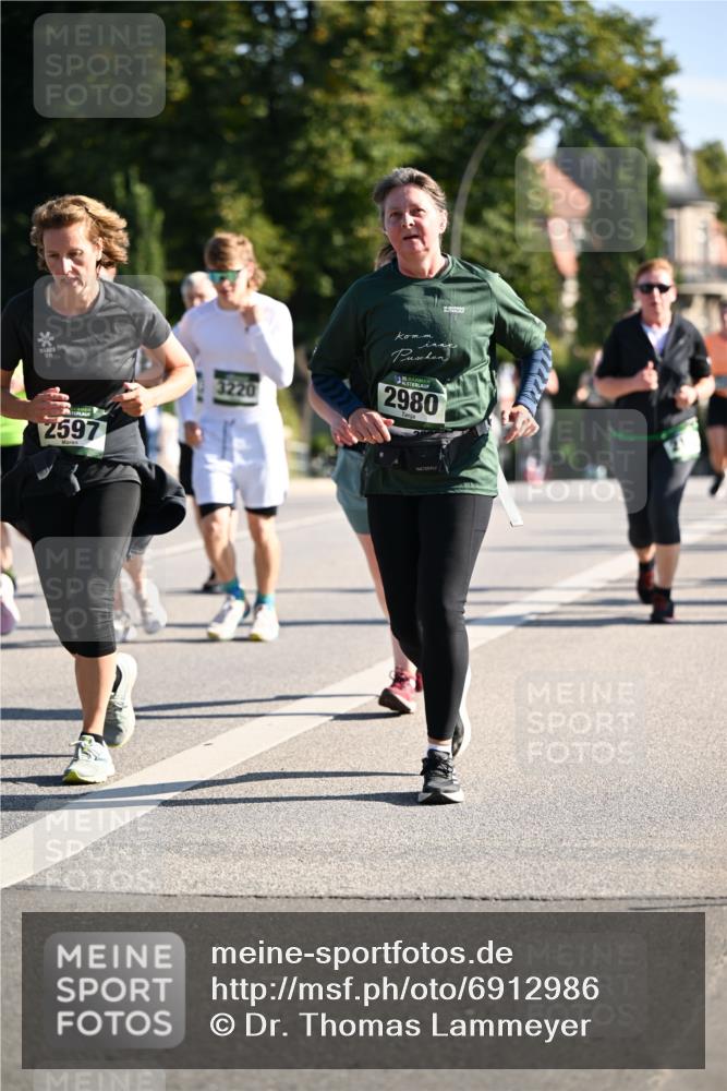 01.09.2024 - BARMER Alsterlauf Dr. Thomas Lammeyer http://msf.ph/oto/6912986 01.09.2024 09:46:37 Laufen 2597, 3220, 35, 2980 meine-sportfotos.de