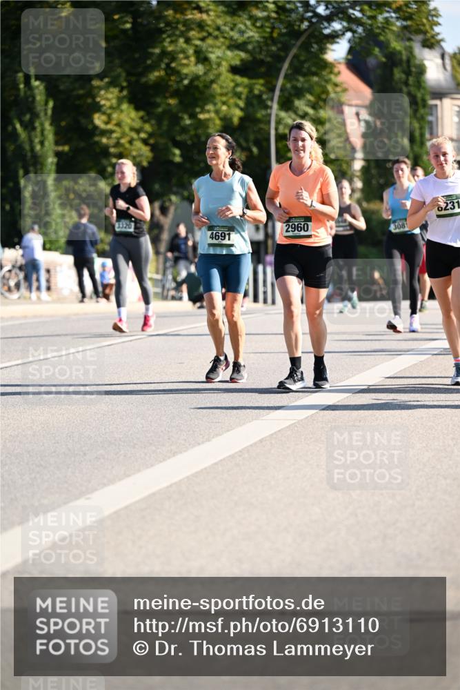 01.09.2024 - BARMER Alsterlauf Dr. Thomas Lammeyer http://msf.ph/oto/6913110 01.09.2024 09:46:42 Laufen 3320, 0231, 4691, 2960, 3081 meine-sportfotos.de