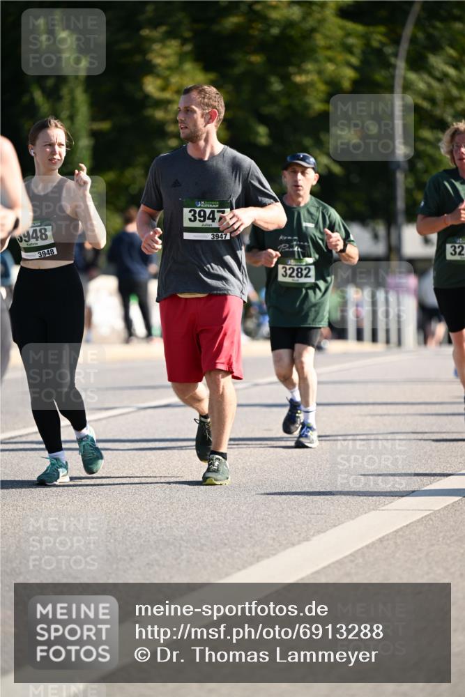 01.09.2024 - BARMER Alsterlauf Dr. Thomas Lammeyer http://msf.ph/oto/6913288 01.09.2024 09:46:48 Laufen 948, 3948, 3947, 3947, 3282, 225, 32 meine-sportfotos.de