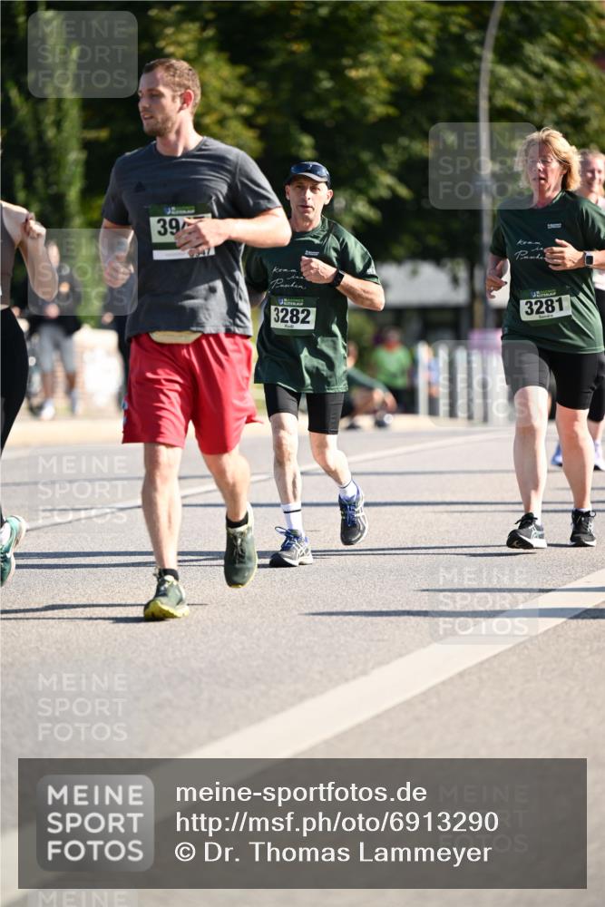 01.09.2024 - BARMER Alsterlauf Dr. Thomas Lammeyer http://msf.ph/oto/6913290 01.09.2024 09:46:48 Laufen 39, 3282, 3281 meine-sportfotos.de