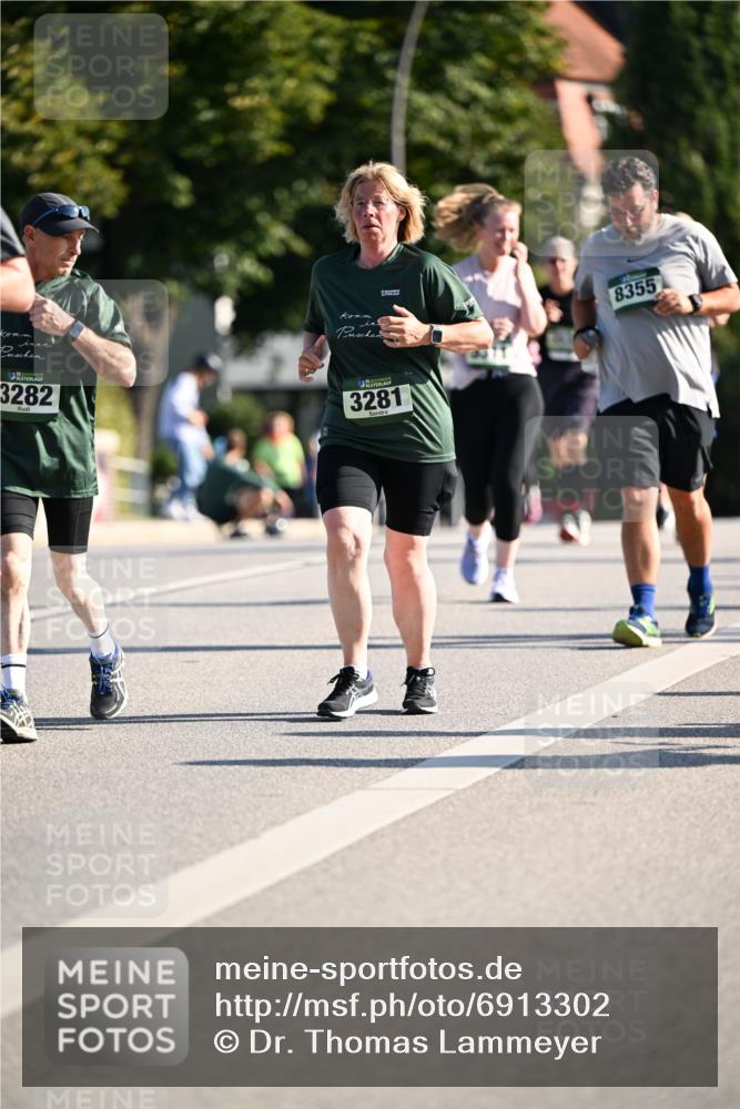 01.09.2024 - BARMER Alsterlauf Dr. Thomas Lammeyer http://msf.ph/oto/6913302 01.09.2024 09:46:49 Laufen 3282, 3281, 8355 meine-sportfotos.de