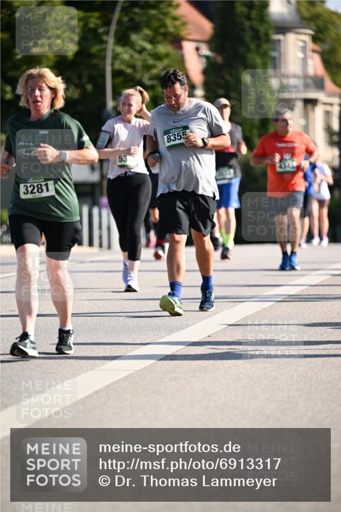 01.09.2024 - BARMER Alsterlauf Dr. Thomas Lammeyer http://msf.ph/oto/6913317 01.09.2024 09:46:50 Laufen 3281, 53, 8355 meine-sportfotos.de
