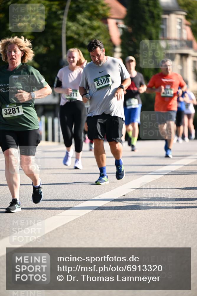 01.09.2024 - BARMER Alsterlauf Dr. Thomas Lammeyer http://msf.ph/oto/6913320 01.09.2024 09:46:50 Laufen 3281, 5311, 8355 meine-sportfotos.de