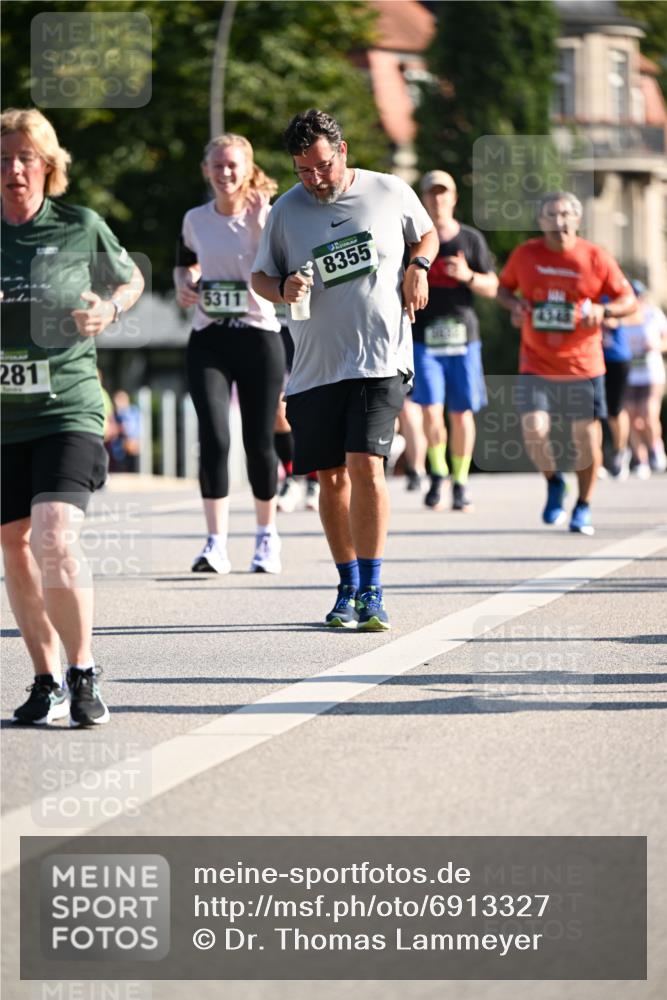 01.09.2024 - BARMER Alsterlauf Dr. Thomas Lammeyer http://msf.ph/oto/6913327 01.09.2024 09:46:50 Laufen 5311, 8355, 281 meine-sportfotos.de