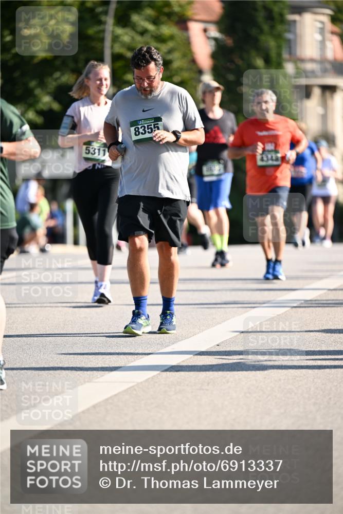 01.09.2024 - BARMER Alsterlauf Dr. Thomas Lammeyer http://msf.ph/oto/6913337 01.09.2024 09:46:50 Laufen 5311, 8355 meine-sportfotos.de