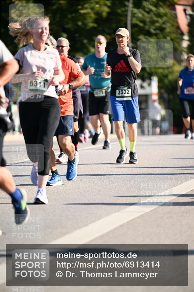 01.09.2024 - BARMER Alsterlauf Dr. Thomas Lammeyer http://msf.ph/oto/6913414 01.09.2024 09:46:53 Laufen 5311, 3532, 3532 meine-sportfotos.de