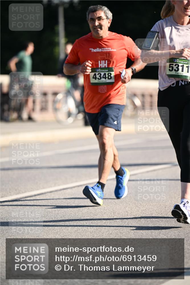 01.09.2024 - BARMER Alsterlauf Dr. Thomas Lammeyer http://msf.ph/oto/6913459 01.09.2024 09:46:54 Laufen 4348, 35, 5311 meine-sportfotos.de