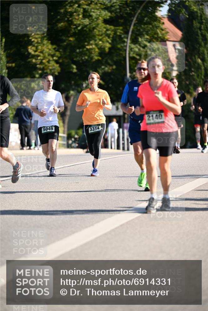 01.09.2024 - BARMER Alsterlauf Dr. Thomas Lammeyer http://msf.ph/oto/6914331 01.09.2024 09:47:26 Laufen 5049, 3314, 2140 meine-sportfotos.de
