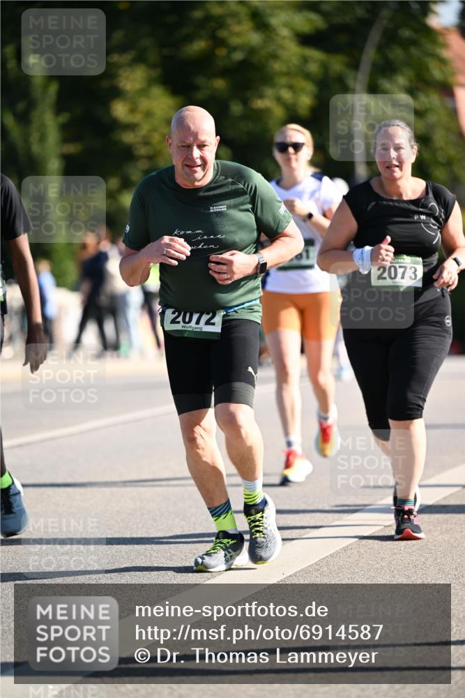 01.09.2024 - BARMER Alsterlauf Dr. Thomas Lammeyer http://msf.ph/oto/6914587 01.09.2024 09:47:36 Laufen 35, 2072, 2073 meine-sportfotos.de
