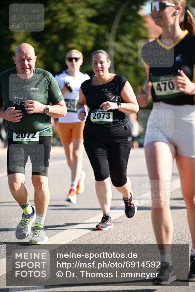 01.09.2024 - BARMER Alsterlauf Dr. Thomas Lammeyer http://msf.ph/oto/6914592 01.09.2024 09:47:36 Laufen 35, 39, 2072, 126, 2073, 470 meine-sportfotos.de