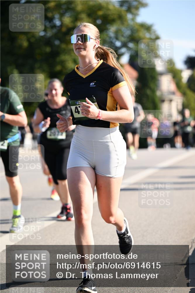 01.09.2024 - BARMER Alsterlauf Dr. Thomas Lammeyer http://msf.ph/oto/6914615 01.09.2024 09:47:37 Laufen 2077, 4, 35 meine-sportfotos.de