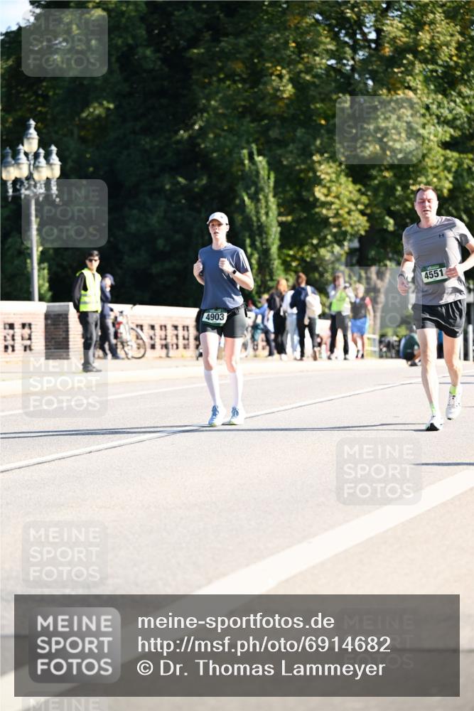 01.09.2024 - BARMER Alsterlauf Dr. Thomas Lammeyer http://msf.ph/oto/6914682 01.09.2024 09:47:41 Laufen 4903, 4551 meine-sportfotos.de