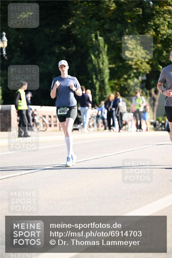 01.09.2024 - BARMER Alsterlauf Dr. Thomas Lammeyer http://msf.ph/oto/6914703 01.09.2024 09:47:41 Laufen 4903 meine-sportfotos.de