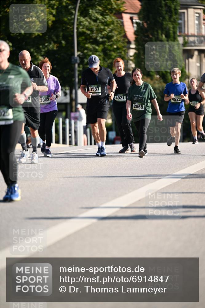 01.09.2024 - BARMER Alsterlauf Dr. Thomas Lammeyer http://msf.ph/oto/6914847 01.09.2024 09:47:46 Laufen 324, 3363, 3557, 3557, 4921, 4922, 2859 meine-sportfotos.de