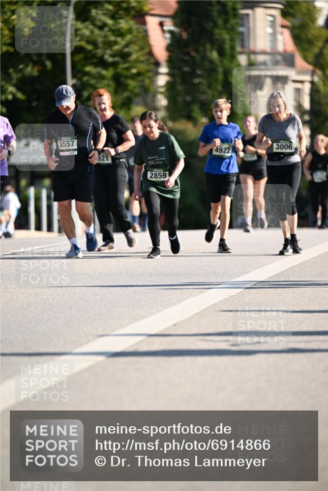 01.09.2024 - BARMER Alsterlauf Dr. Thomas Lammeyer http://msf.ph/oto/6914866 01.09.2024 09:47:47 Laufen 3557, 3557, 921, 2859, 4922, 3006 meine-sportfotos.de